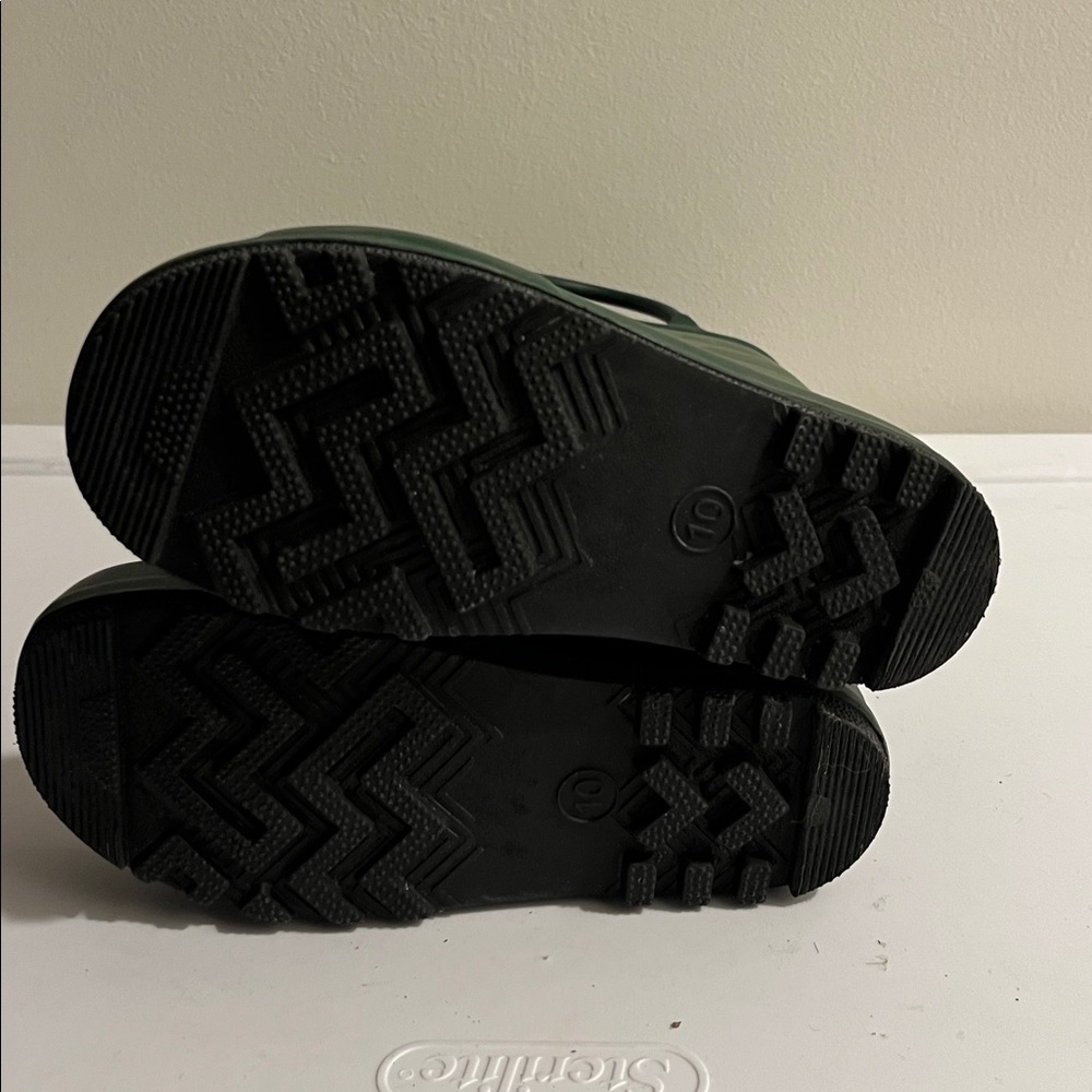Cat & Jack Kids' Forest Green Rain Boots - Picture 6 of 6